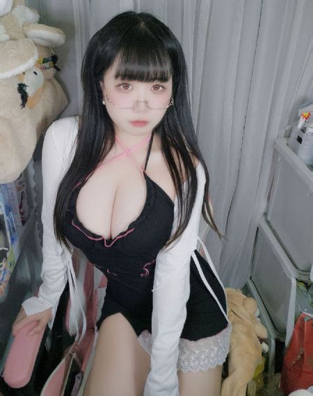 何处不相逢