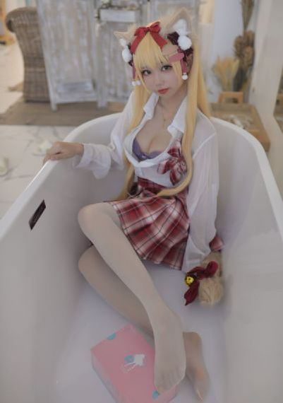 戴珍珠耳环的少女